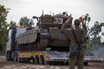 Israeli soldiers preparing their tanks along the Israel-Gaza border for a possible ground operation inside Gaza Strip at the third day of Operation Pillar of Defense, Nov.16, 2012 (Uri Lenz/ Flash90)