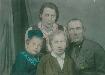 The brother of Morris Greenberg is seen here with his wife, daughter and granddaughter. Sofia Greenberg is hoping her American cousins can identify the people shown. (Courtesy Sofia Greenberg)