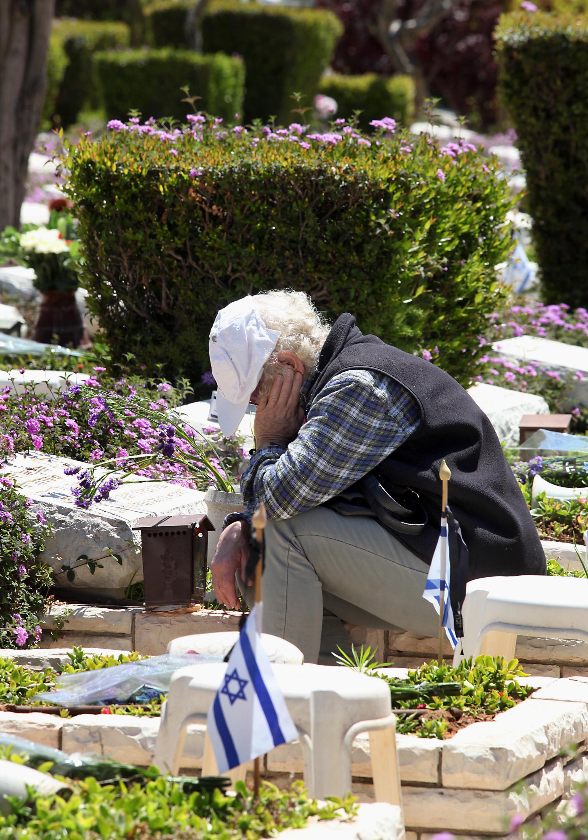Israel observes Memorial Day with siren, ceremonies Jewish