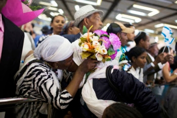 New Ethiopian immigrants to Israel reuniting with their relatives at Ben Gurion Airport, Aug. 28, 2013. (Ilia Yefimovich/Getty Images/JTA) 