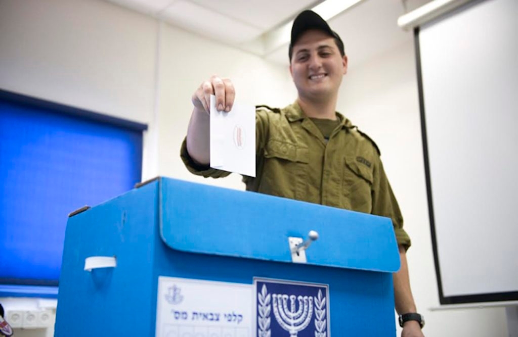 An Israeli soldier taking part in early voting, March 15, 2015. (IDF Spokesperson)