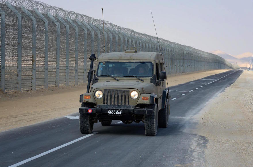 The fence between Israel and Egypt, Jan. 2, 2012. (Moshe Milner/GPO/Flash90)