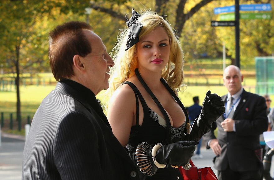 Geoffrey Edelsten and Gabi Grecko arriving for the public service for Tom Hafey at Melbourne Cricket Ground in Melbourne, Australia, May 19, 2014. (Quinn Rooney/Getty Images)