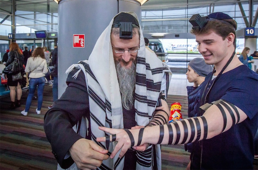 Wearing tefillin may prevent damage from heart attacks 