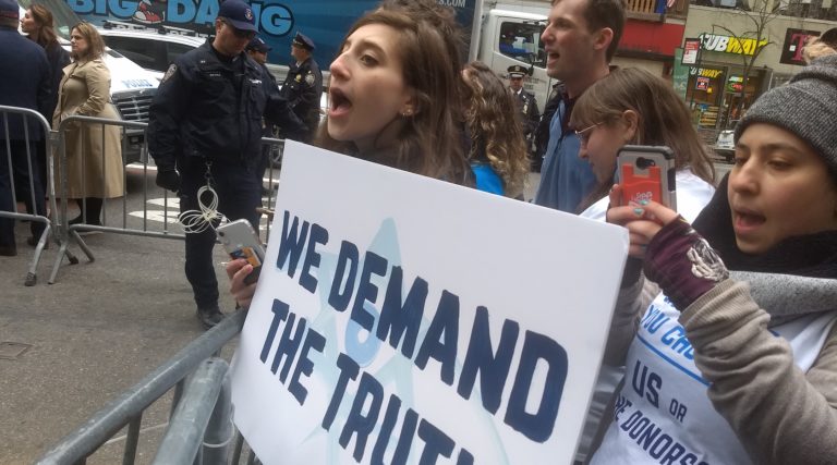 15 Jewish College Students Arrested Protesting Outside Birthright ...