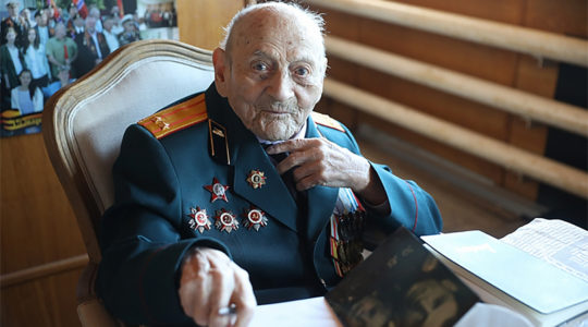 Yefim Haim Goldberg presenting his last book of poetry in 2019 in Vladivostok, Russia. (Courtesy of the the government of the Primorsky Krai region)