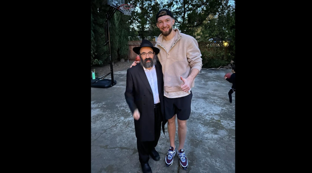 Rabbi Mendy Cohen and Domantas Sabonis