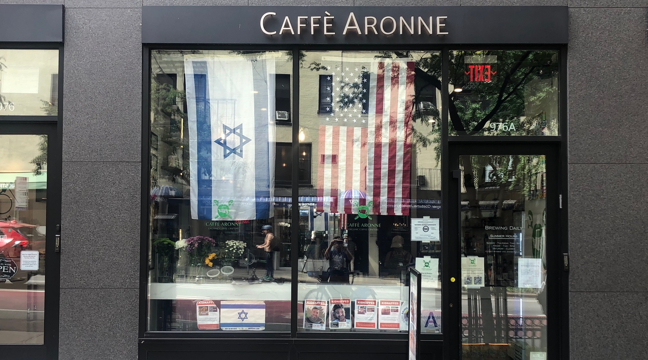 The Upper East Side’s Caffe Aronne has gone kosher, months after making news for its pro-Israel stance