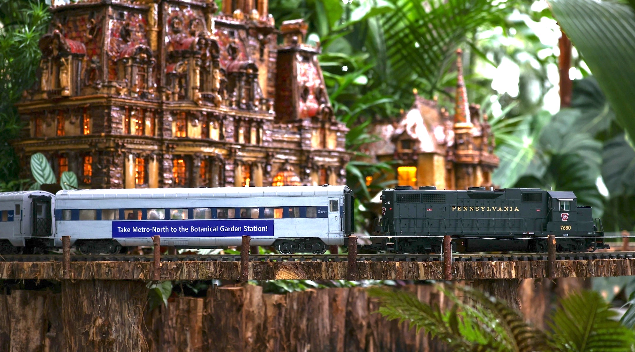 5 Jewish landmarks at the New York Botanical Garden’s Holiday Train Show