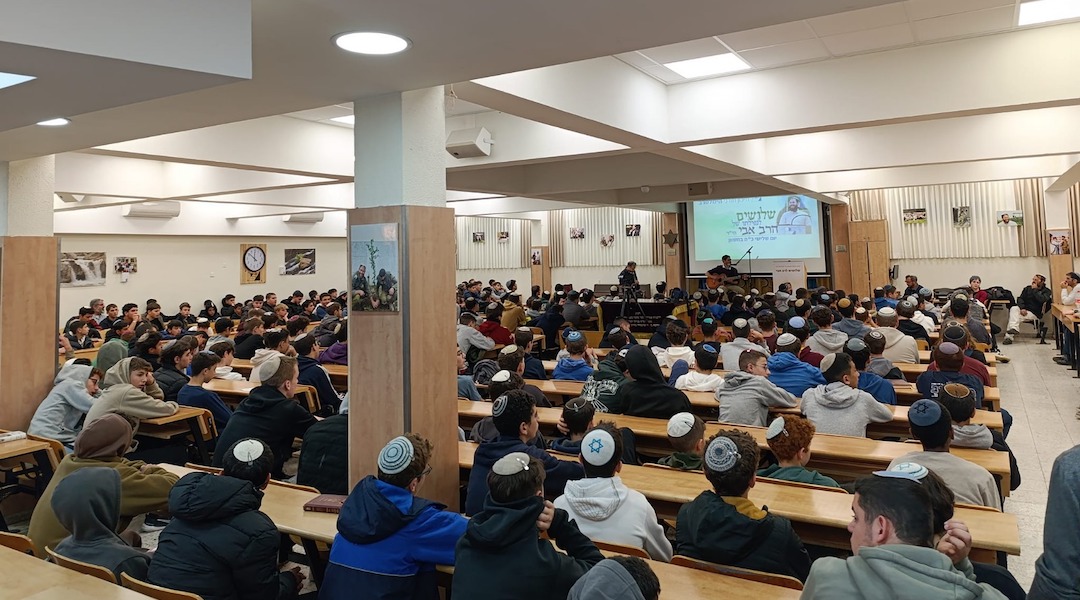 A Himmelfarb assembly marking the end of the 30-day mourning period for Rabbi Avi Goldberg, who graduated from the school and returned to teach at it. (Courtesy of Himmelfarb)